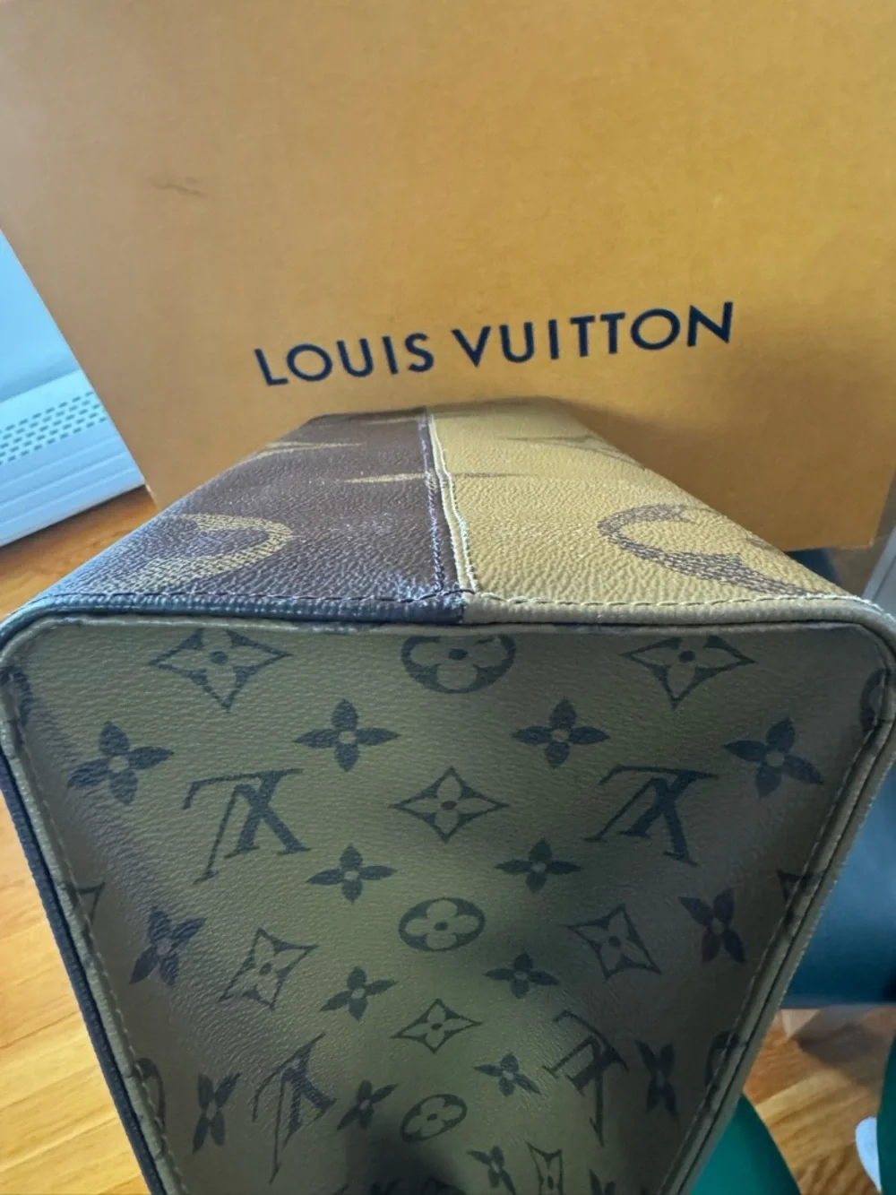 Louis Vuitton OnTheGo MM - Picture 8 of 16